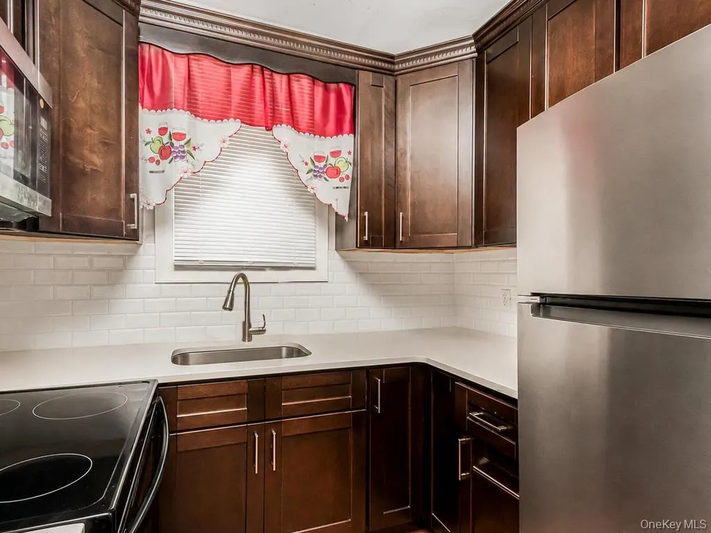 3057 Williamsbridge Road, New York, NY, 3 Bedrooms Bedrooms, 5 Rooms Rooms,2 BathroomsBathrooms,Residential,For Rent,Williamsbridge,0,1032916 3057 Williamsbridge Road, New York, NY, 3 Bedrooms Bedrooms, 5 Rooms Rooms,2 BathroomsBathrooms,Residential,For Rent,Williamsbridge,0,1032916