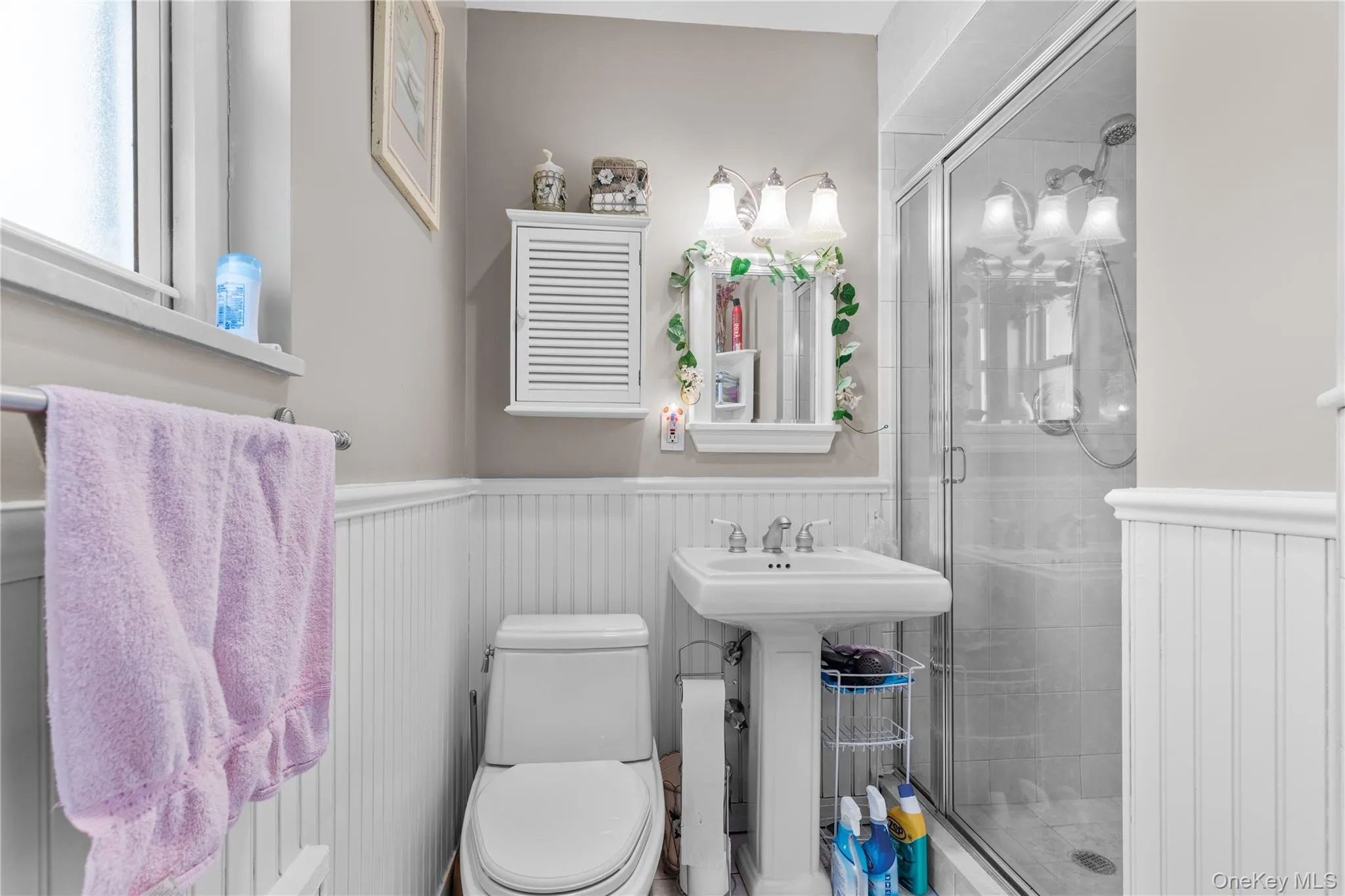 155-32 84th Street, New York, NY, 3 Bedrooms Bedrooms, 6 Rooms Rooms,2 BathroomsBathrooms,Residential,For Rent,84th,0,1032925 155-32 84th Street, New York, NY, 3 Bedrooms Bedrooms, 6 Rooms Rooms,2 BathroomsBathrooms,Residential,For Rent,84th,0,1032925