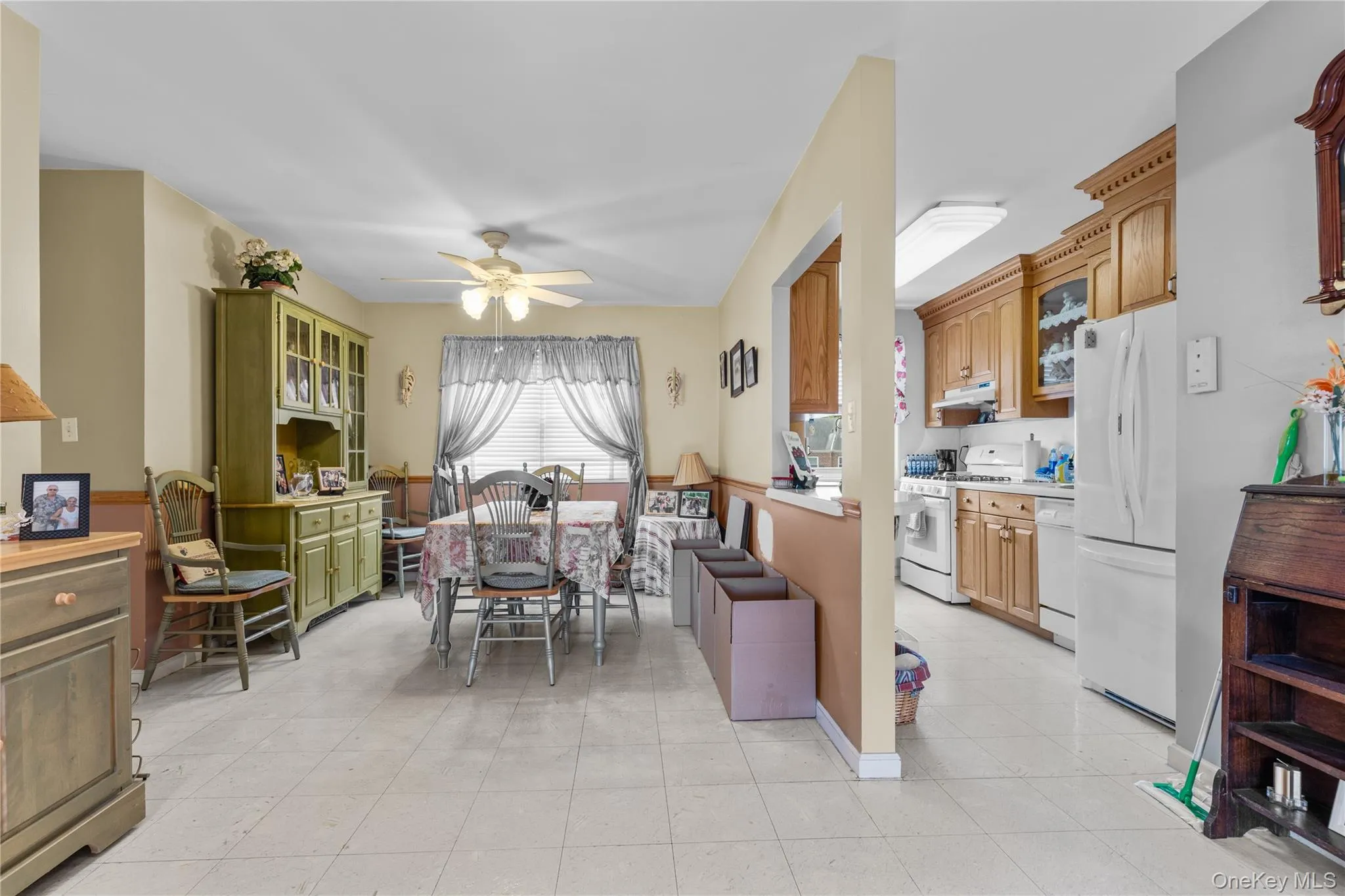 155-32 84th Street, New York, NY, 3 Bedrooms Bedrooms, 6 Rooms Rooms,2 BathroomsBathrooms,Residential,For Rent,84th,0,1032925 155-32 84th Street, New York, NY, 3 Bedrooms Bedrooms, 6 Rooms Rooms,2 BathroomsBathrooms,Residential,For Rent,84th,0,1032925