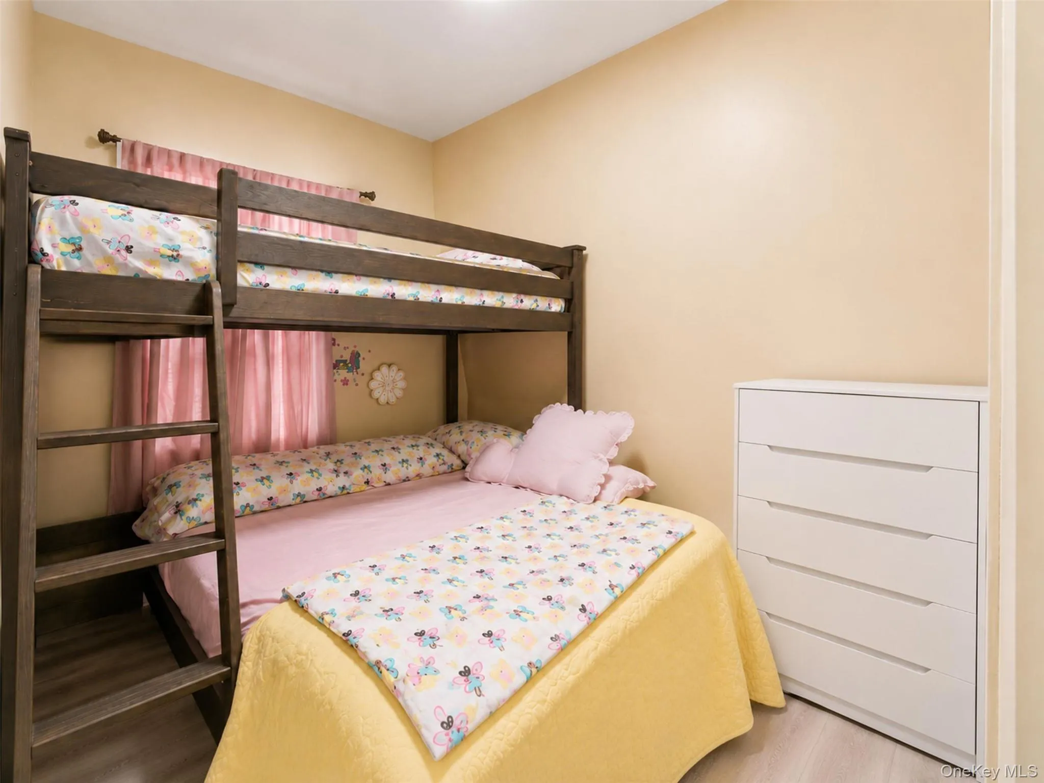 21 Shuit Place, Woodbury, NY, 3 Bedrooms Bedrooms, 6 Rooms Rooms,1 BathroomBathrooms,Residential,For Rent,Shuit,0,1032942 21 Shuit Place, Woodbury, NY, 3 Bedrooms Bedrooms, 6 Rooms Rooms,1 BathroomBathrooms,Residential,For Rent,Shuit,0,1032942