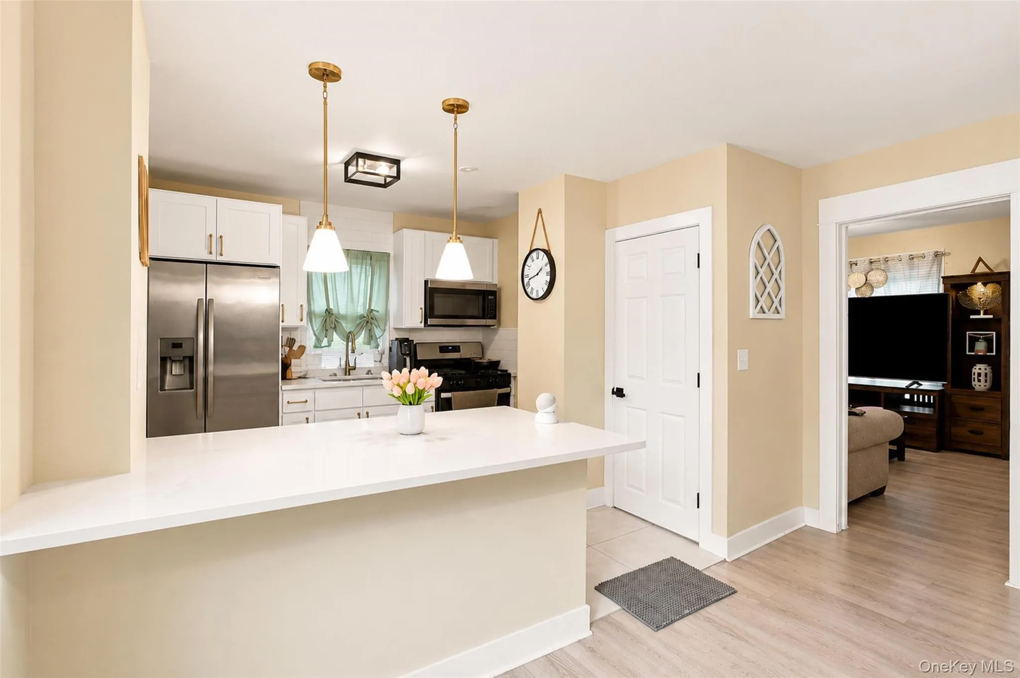 21 Shuit Place, Woodbury, NY, 3 Bedrooms Bedrooms, 6 Rooms Rooms,1 BathroomBathrooms,Residential,For Rent,Shuit,0,1032942 21 Shuit Place, Woodbury, NY, 3 Bedrooms Bedrooms, 6 Rooms Rooms,1 BathroomBathrooms,Residential,For Rent,Shuit,0,1032942
