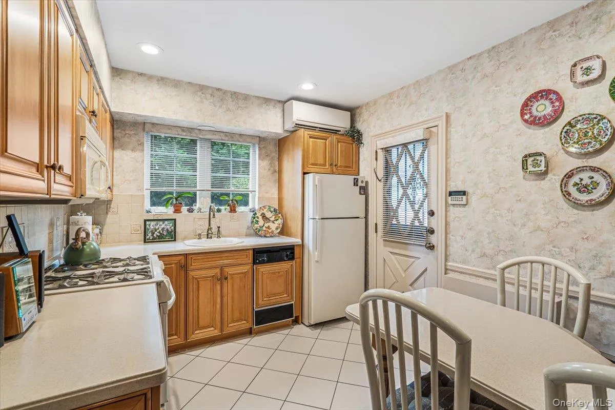 78-20 222nd Street, New York, NY, 3 Bedrooms Bedrooms, 6 Rooms Rooms,1 BathroomBathrooms,Residential,For Rent,222nd,0,1032945 78-20 222nd Street, New York, NY, 3 Bedrooms Bedrooms, 6 Rooms Rooms,1 BathroomBathrooms,Residential,For Rent,222nd,0,1032945