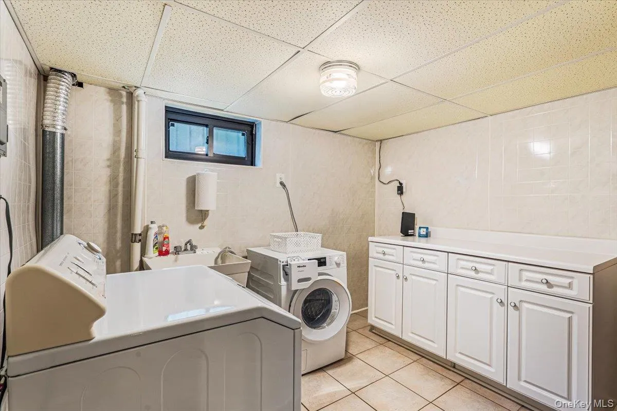 78-20 222nd Street, New York, NY, 3 Bedrooms Bedrooms, 6 Rooms Rooms,1 BathroomBathrooms,Residential,For Rent,222nd,0,1032945 78-20 222nd Street, New York, NY, 3 Bedrooms Bedrooms, 6 Rooms Rooms,1 BathroomBathrooms,Residential,For Rent,222nd,0,1032945