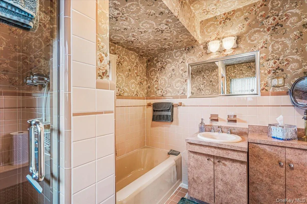 78-20 222nd Street, New York, NY, 3 Bedrooms Bedrooms, 6 Rooms Rooms,1 BathroomBathrooms,Residential,For Rent,222nd,0,1032945 78-20 222nd Street, New York, NY, 3 Bedrooms Bedrooms, 6 Rooms Rooms,1 BathroomBathrooms,Residential,For Rent,222nd,0,1032945