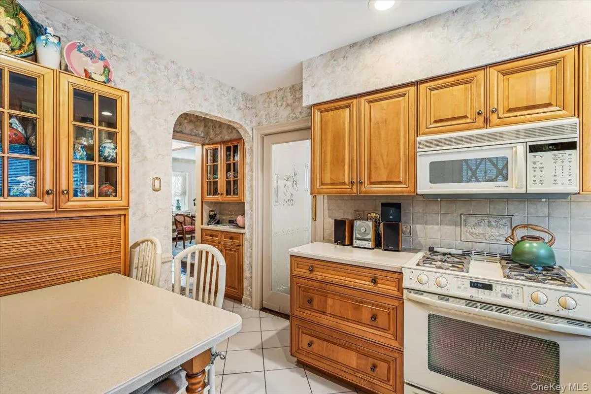 78-20 222nd Street, New York, NY, 3 Bedrooms Bedrooms, 6 Rooms Rooms,1 BathroomBathrooms,Residential,For Rent,222nd,0,1032945 78-20 222nd Street, New York, NY, 3 Bedrooms Bedrooms, 6 Rooms Rooms,1 BathroomBathrooms,Residential,For Rent,222nd,0,1032945