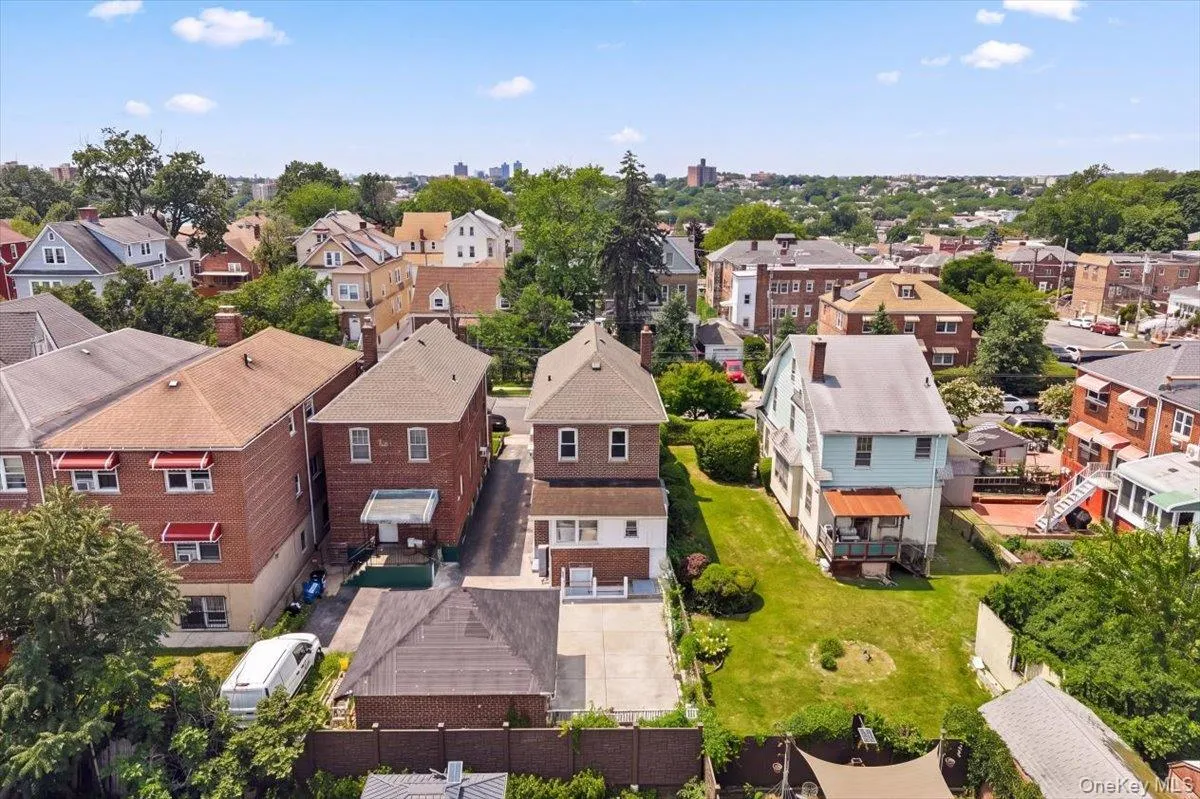 4084 Seton Avenue, New York, NY, 3 Bedrooms Bedrooms, 8 Rooms Rooms,3 BathroomsBathrooms,Residential,For Rent,Seton,0,1032952 4084 Seton Avenue, New York, NY, 3 Bedrooms Bedrooms, 8 Rooms Rooms,3 BathroomsBathrooms,Residential,For Rent,Seton,0,1032952