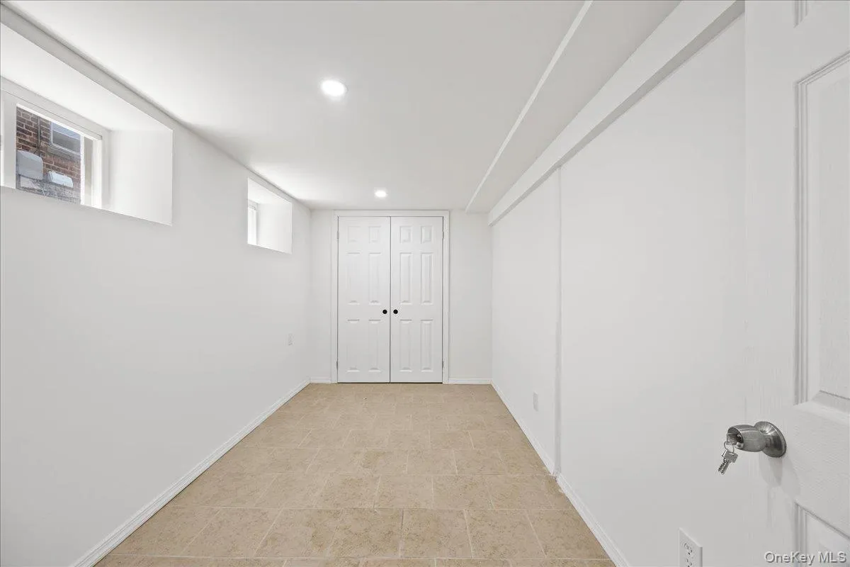 4084 Seton Avenue, New York, NY, 3 Bedrooms Bedrooms, 8 Rooms Rooms,3 BathroomsBathrooms,Residential,For Rent,Seton,0,1032952 4084 Seton Avenue, New York, NY, 3 Bedrooms Bedrooms, 8 Rooms Rooms,3 BathroomsBathrooms,Residential,For Rent,Seton,0,1032952