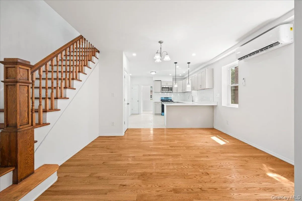 4084 Seton Avenue, New York, NY, 3 Bedrooms Bedrooms, 8 Rooms Rooms,3 BathroomsBathrooms,Residential,For Rent,Seton,0,1032952 4084 Seton Avenue, New York, NY, 3 Bedrooms Bedrooms, 8 Rooms Rooms,3 BathroomsBathrooms,Residential,For Rent,Seton,0,1032952
