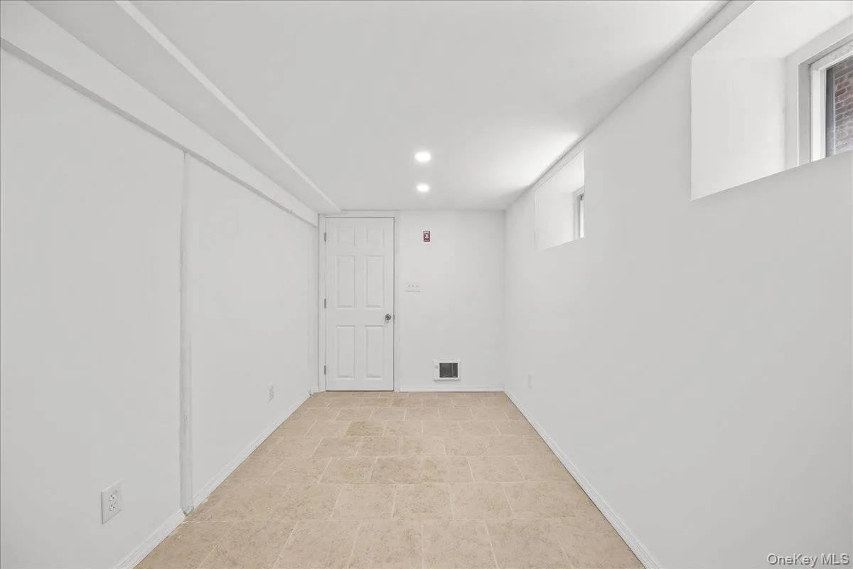 4084 Seton Avenue, New York, NY, 3 Bedrooms Bedrooms, 8 Rooms Rooms,3 BathroomsBathrooms,Residential,For Rent,Seton,0,1032952 4084 Seton Avenue, New York, NY, 3 Bedrooms Bedrooms, 8 Rooms Rooms,3 BathroomsBathrooms,Residential,For Rent,Seton,0,1032952