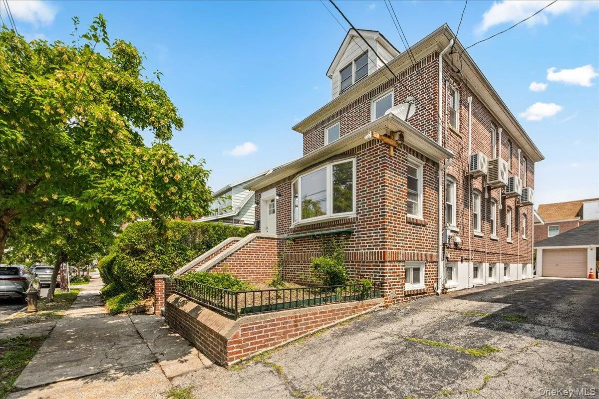 4084 Seton Avenue, New York, NY, 3 Bedrooms Bedrooms, 8 Rooms Rooms,3 BathroomsBathrooms,Residential,For Rent,Seton,0,1032952 4084 Seton Avenue, New York, NY, 3 Bedrooms Bedrooms, 8 Rooms Rooms,3 BathroomsBathrooms,Residential,For Rent,Seton,0,1032952
