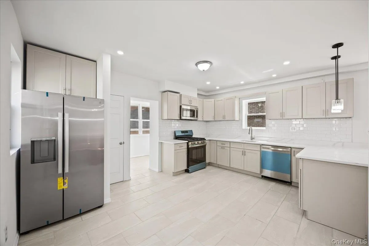 4084 Seton Avenue, New York, NY, 3 Bedrooms Bedrooms, 8 Rooms Rooms,3 BathroomsBathrooms,Residential,For Rent,Seton,0,1032952 4084 Seton Avenue, New York, NY, 3 Bedrooms Bedrooms, 8 Rooms Rooms,3 BathroomsBathrooms,Residential,For Rent,Seton,0,1032952