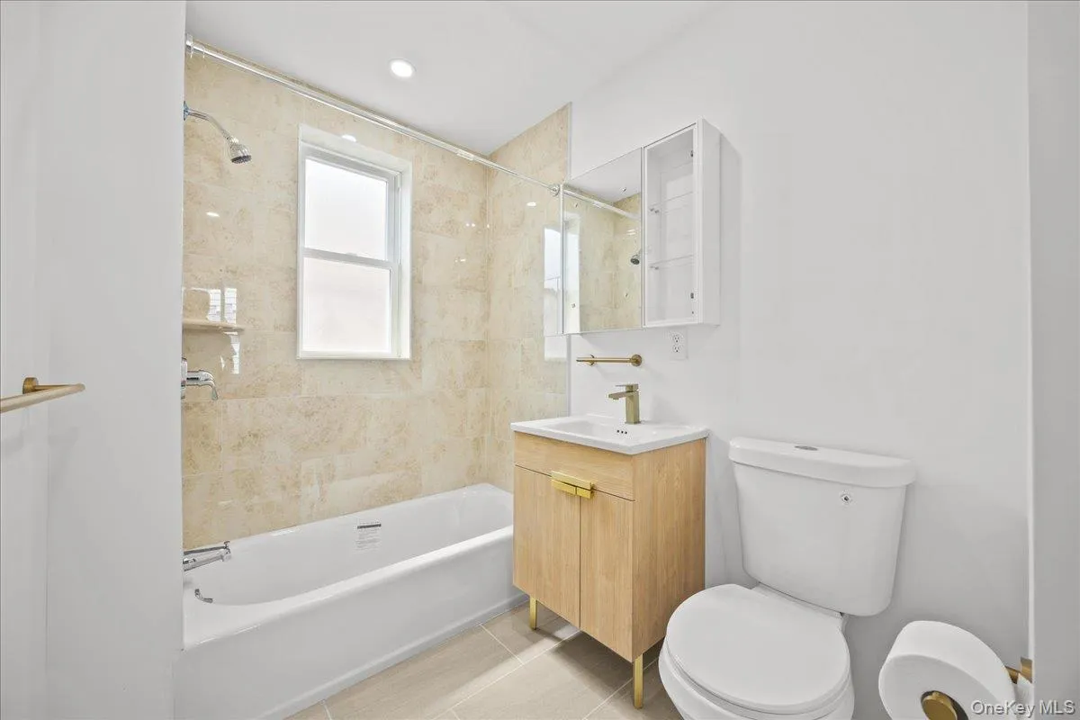 4084 Seton Avenue, New York, NY, 3 Bedrooms Bedrooms, 8 Rooms Rooms,3 BathroomsBathrooms,Residential,For Rent,Seton,0,1032952 4084 Seton Avenue, New York, NY, 3 Bedrooms Bedrooms, 8 Rooms Rooms,3 BathroomsBathrooms,Residential,For Rent,Seton,0,1032952