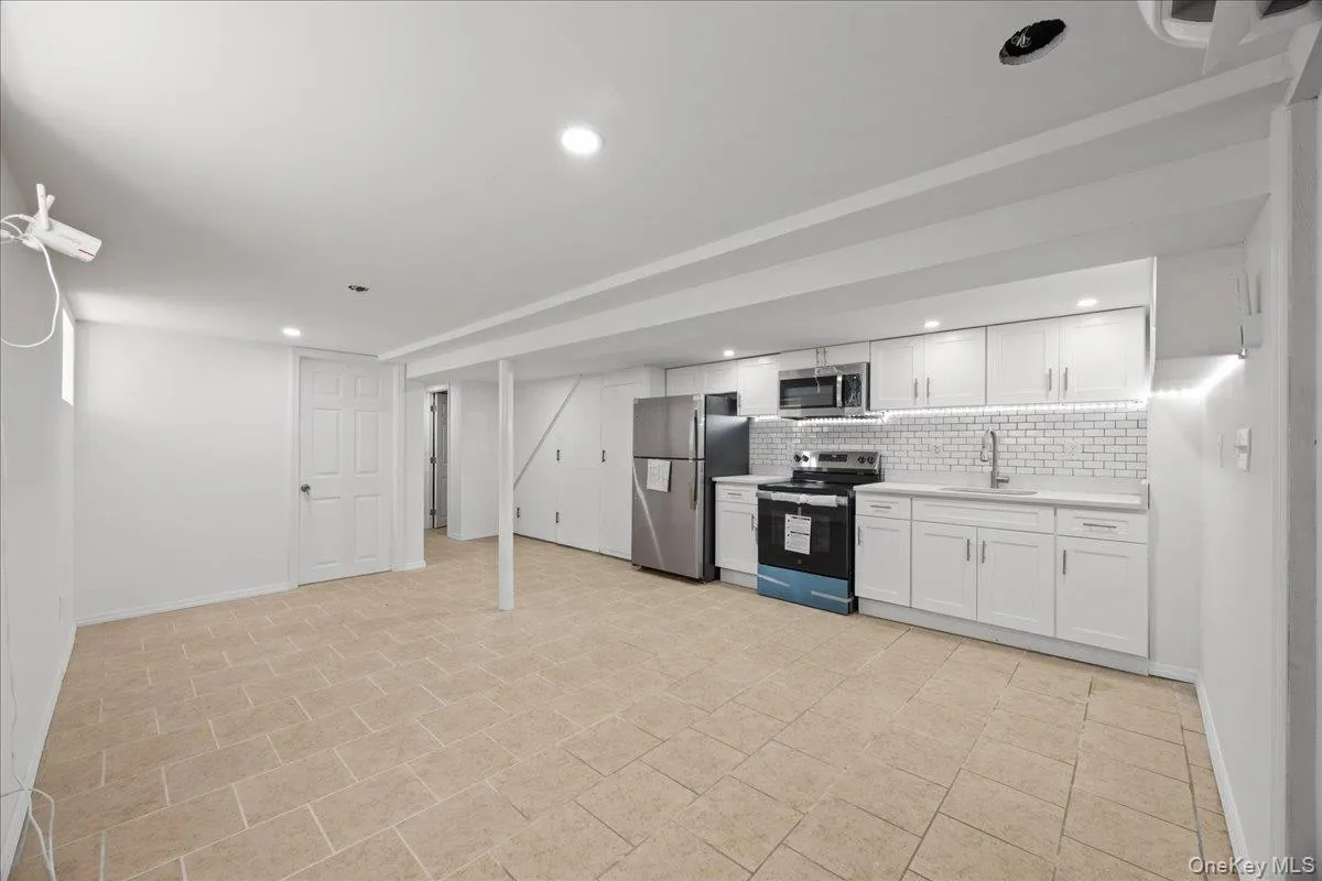 4084 Seton Avenue, New York, NY, 3 Bedrooms Bedrooms, 8 Rooms Rooms,3 BathroomsBathrooms,Residential,For Rent,Seton,0,1032952 4084 Seton Avenue, New York, NY, 3 Bedrooms Bedrooms, 8 Rooms Rooms,3 BathroomsBathrooms,Residential,For Rent,Seton,0,1032952