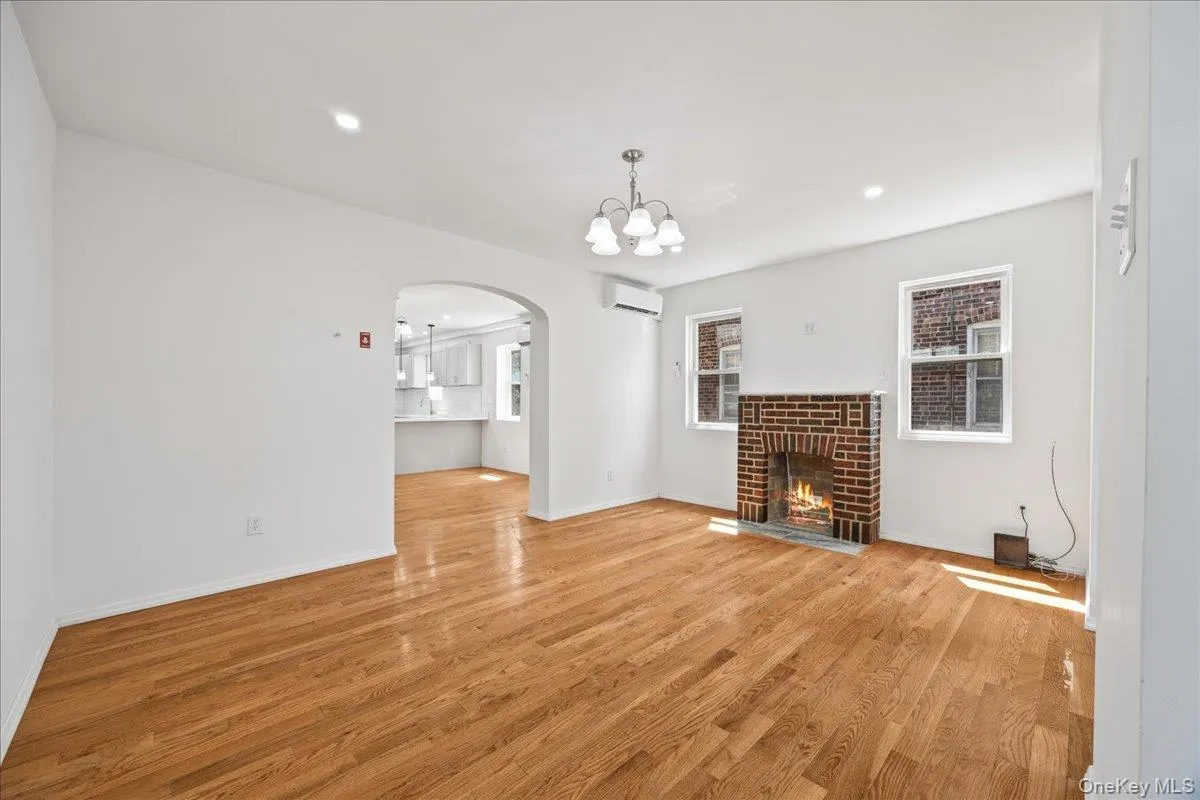 4084 Seton Avenue, New York, NY, 3 Bedrooms Bedrooms, 8 Rooms Rooms,3 BathroomsBathrooms,Residential,For Rent,Seton,0,1032952 4084 Seton Avenue, New York, NY, 3 Bedrooms Bedrooms, 8 Rooms Rooms,3 BathroomsBathrooms,Residential,For Rent,Seton,0,1032952