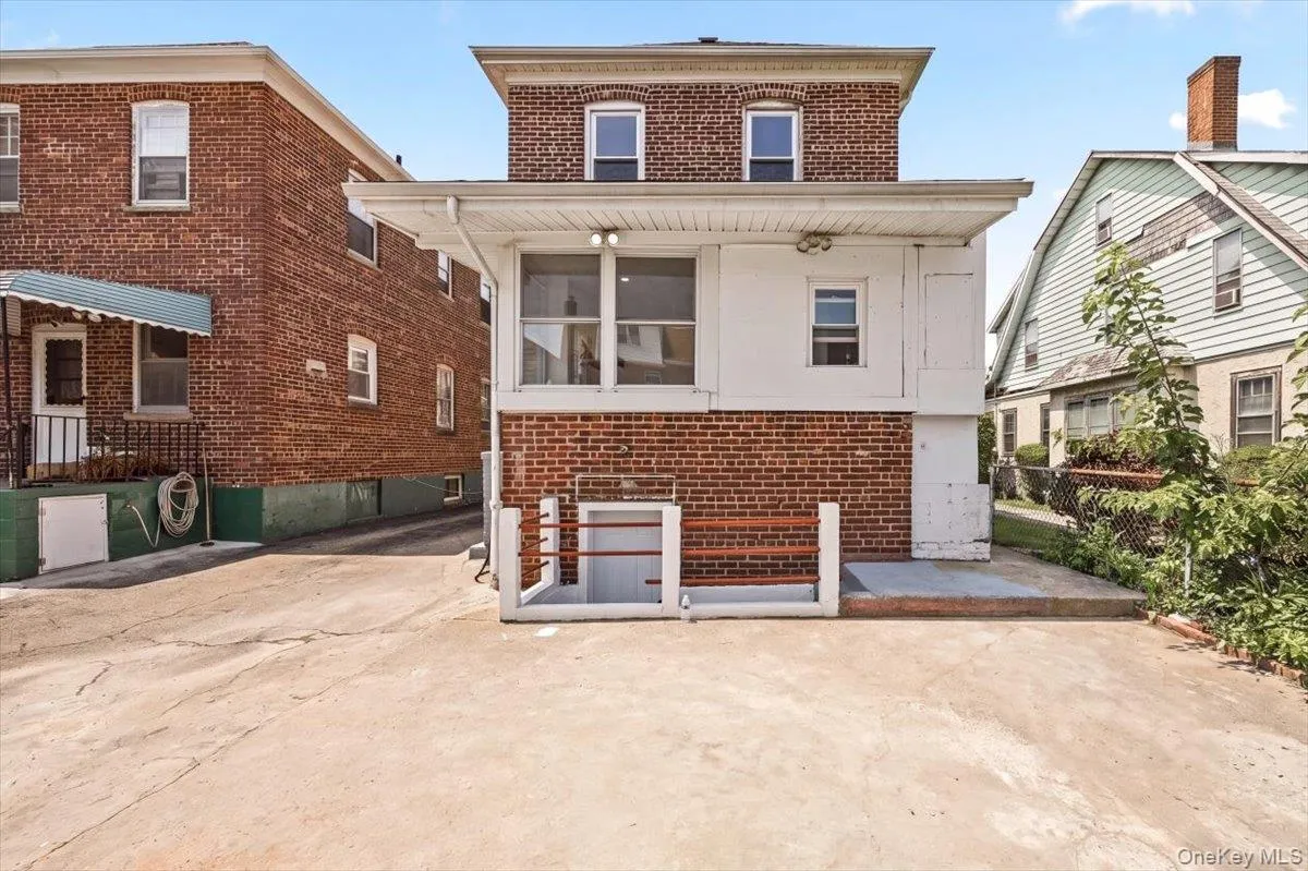 4084 Seton Avenue, New York, NY, 3 Bedrooms Bedrooms, 8 Rooms Rooms,3 BathroomsBathrooms,Residential,For Rent,Seton,0,1032952 4084 Seton Avenue, New York, NY, 3 Bedrooms Bedrooms, 8 Rooms Rooms,3 BathroomsBathrooms,Residential,For Rent,Seton,0,1032952