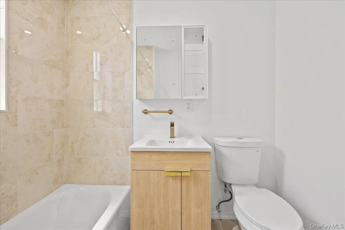 4084 Seton Avenue, New York, NY, 3 Bedrooms Bedrooms, 8 Rooms Rooms,3 BathroomsBathrooms,Residential,For Rent,Seton,0,1032952 4084 Seton Avenue, New York, NY, 3 Bedrooms Bedrooms, 8 Rooms Rooms,3 BathroomsBathrooms,Residential,For Rent,Seton,0,1032952