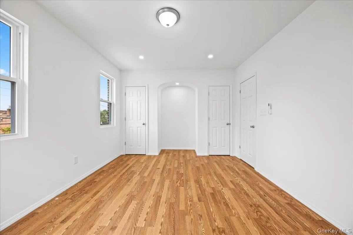 4084 Seton Avenue, New York, NY, 3 Bedrooms Bedrooms, 8 Rooms Rooms,3 BathroomsBathrooms,Residential,For Rent,Seton,0,1032952 4084 Seton Avenue, New York, NY, 3 Bedrooms Bedrooms, 8 Rooms Rooms,3 BathroomsBathrooms,Residential,For Rent,Seton,0,1032952