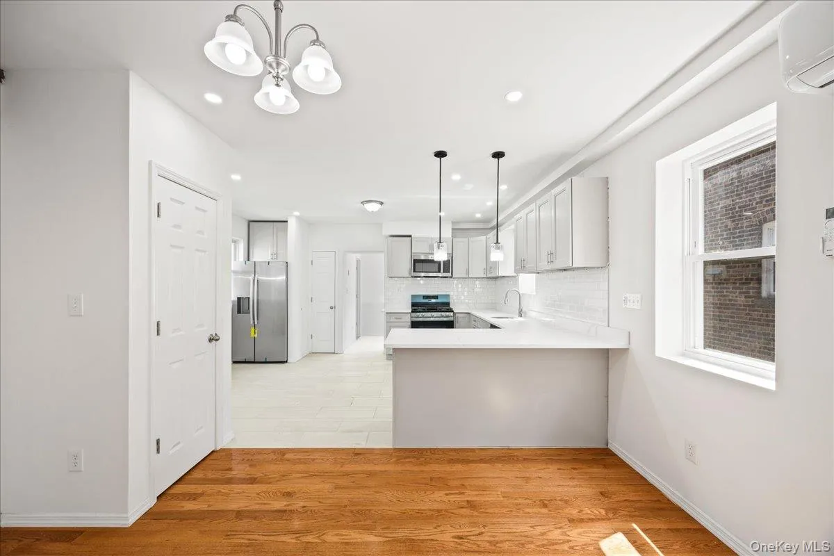 4084 Seton Avenue, New York, NY, 3 Bedrooms Bedrooms, 8 Rooms Rooms,3 BathroomsBathrooms,Residential,For Rent,Seton,0,1032952 4084 Seton Avenue, New York, NY, 3 Bedrooms Bedrooms, 8 Rooms Rooms,3 BathroomsBathrooms,Residential,For Rent,Seton,0,1032952