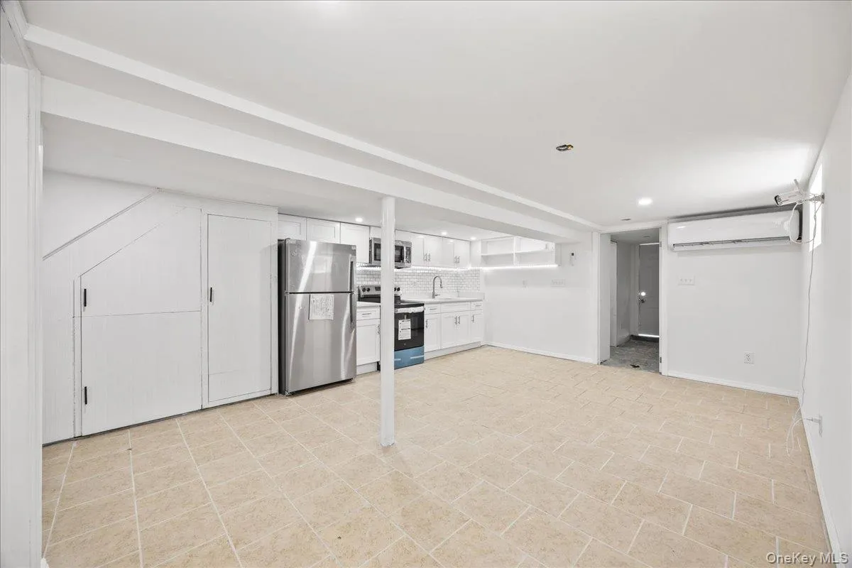 4084 Seton Avenue, New York, NY, 3 Bedrooms Bedrooms, 8 Rooms Rooms,3 BathroomsBathrooms,Residential,For Rent,Seton,0,1032952 4084 Seton Avenue, New York, NY, 3 Bedrooms Bedrooms, 8 Rooms Rooms,3 BathroomsBathrooms,Residential,For Rent,Seton,0,1032952