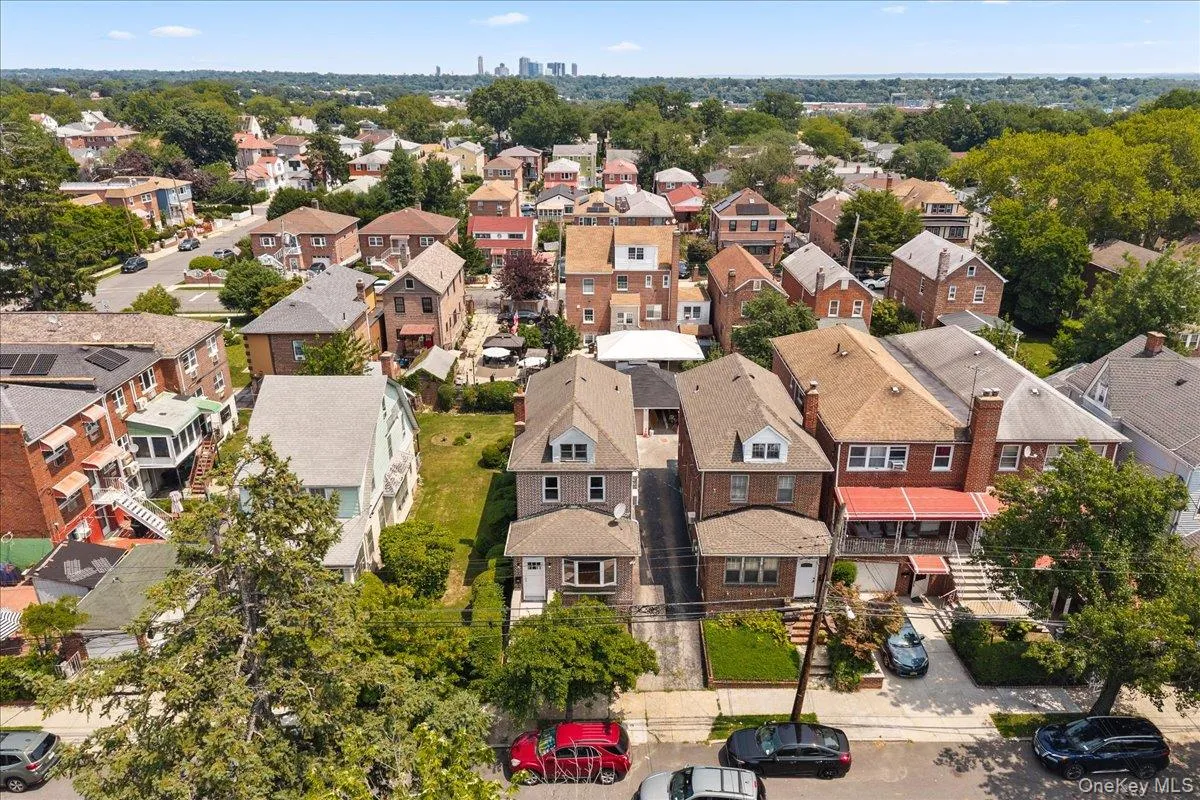 4084 Seton Avenue, New York, NY, 3 Bedrooms Bedrooms, 8 Rooms Rooms,3 BathroomsBathrooms,Residential,For Rent,Seton,0,1032952 4084 Seton Avenue, New York, NY, 3 Bedrooms Bedrooms, 8 Rooms Rooms,3 BathroomsBathrooms,Residential,For Rent,Seton,0,1032952