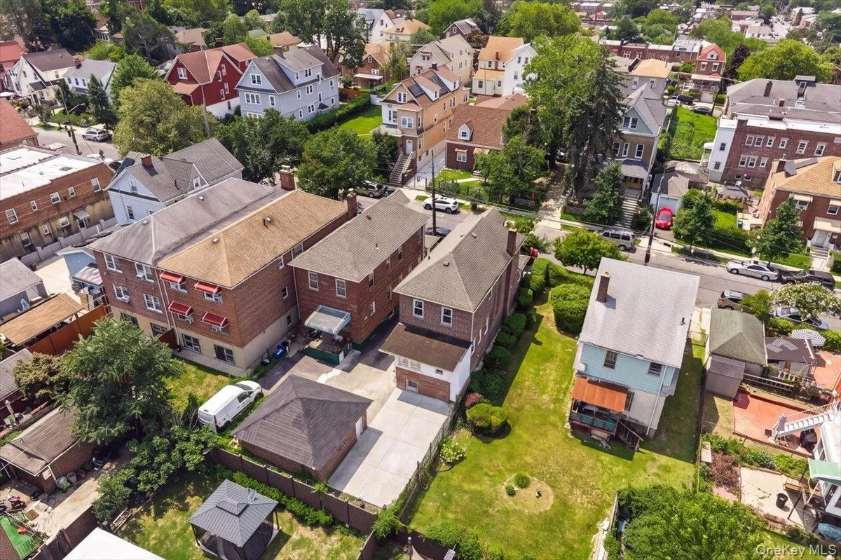 4084 Seton Avenue, New York, NY, 3 Bedrooms Bedrooms, 8 Rooms Rooms,3 BathroomsBathrooms,Residential,For Rent,Seton,0,1032952 4084 Seton Avenue, New York, NY, 3 Bedrooms Bedrooms, 8 Rooms Rooms,3 BathroomsBathrooms,Residential,For Rent,Seton,0,1032952