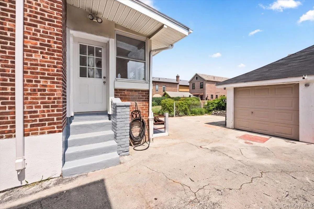 4084 Seton Avenue, New York, NY, 3 Bedrooms Bedrooms, 8 Rooms Rooms,3 BathroomsBathrooms,Residential,For Rent,Seton,0,1032952 4084 Seton Avenue, New York, NY, 3 Bedrooms Bedrooms, 8 Rooms Rooms,3 BathroomsBathrooms,Residential,For Rent,Seton,0,1032952