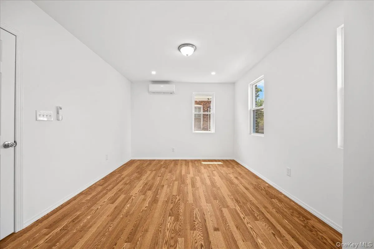 4084 Seton Avenue, New York, NY, 3 Bedrooms Bedrooms, 8 Rooms Rooms,3 BathroomsBathrooms,Residential,For Rent,Seton,0,1032952 4084 Seton Avenue, New York, NY, 3 Bedrooms Bedrooms, 8 Rooms Rooms,3 BathroomsBathrooms,Residential,For Rent,Seton,0,1032952