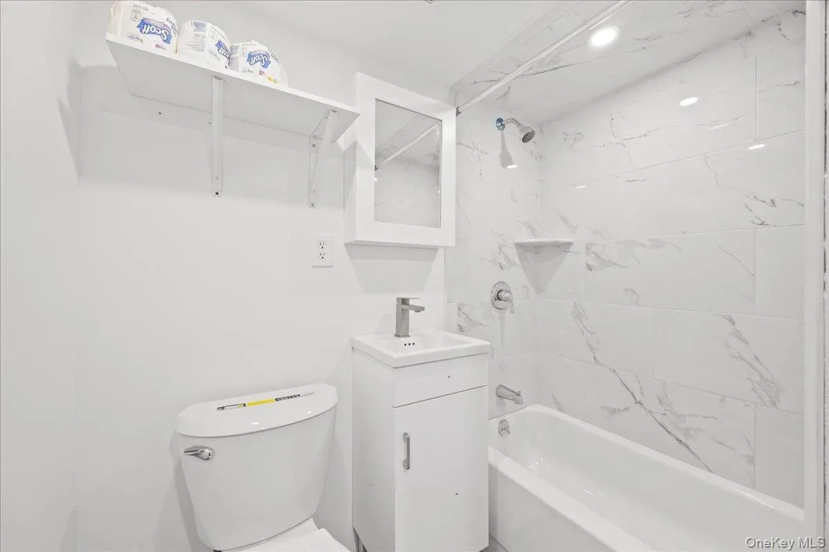 4084 Seton Avenue, New York, NY, 3 Bedrooms Bedrooms, 8 Rooms Rooms,3 BathroomsBathrooms,Residential,For Rent,Seton,0,1032952 4084 Seton Avenue, New York, NY, 3 Bedrooms Bedrooms, 8 Rooms Rooms,3 BathroomsBathrooms,Residential,For Rent,Seton,0,1032952
