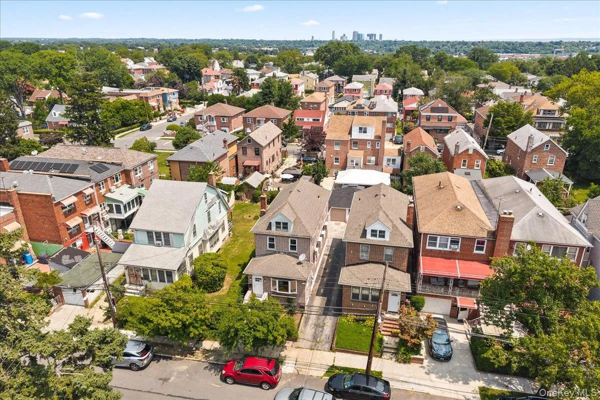 4084 Seton Avenue, New York, NY, 3 Bedrooms Bedrooms, 8 Rooms Rooms,3 BathroomsBathrooms,Residential,For Rent,Seton,0,1032952 4084 Seton Avenue, New York, NY, 3 Bedrooms Bedrooms, 8 Rooms Rooms,3 BathroomsBathrooms,Residential,For Rent,Seton,0,1032952
