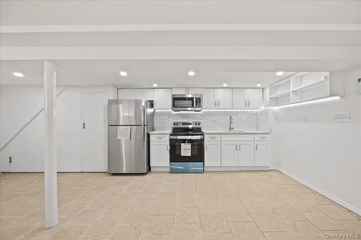 4084 Seton Avenue, New York, NY, 3 Bedrooms Bedrooms, 8 Rooms Rooms,3 BathroomsBathrooms,Residential,For Rent,Seton,0,1032952 4084 Seton Avenue, New York, NY, 3 Bedrooms Bedrooms, 8 Rooms Rooms,3 BathroomsBathrooms,Residential,For Rent,Seton,0,1032952