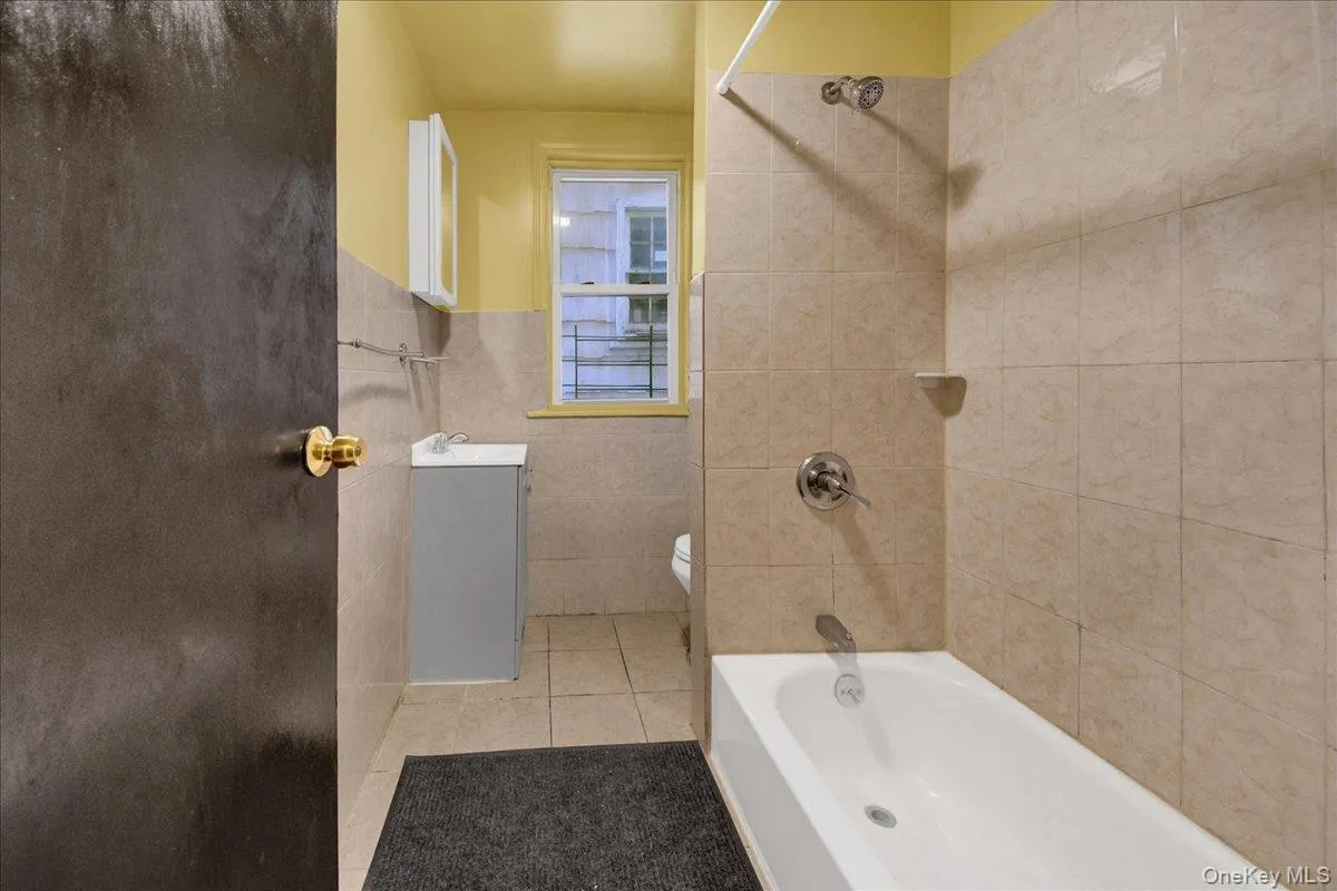 89 Saratoga Avenue, Yonkers, NY, 4 Bedrooms Bedrooms, 5 Rooms Rooms,1 BathroomBathrooms,Residential Lease,For Rent,Saratoga,0,1032955 89 Saratoga Avenue, Yonkers, NY, 4 Bedrooms Bedrooms, 5 Rooms Rooms,1 BathroomBathrooms,Residential Lease,For Rent,Saratoga,0,1032955
