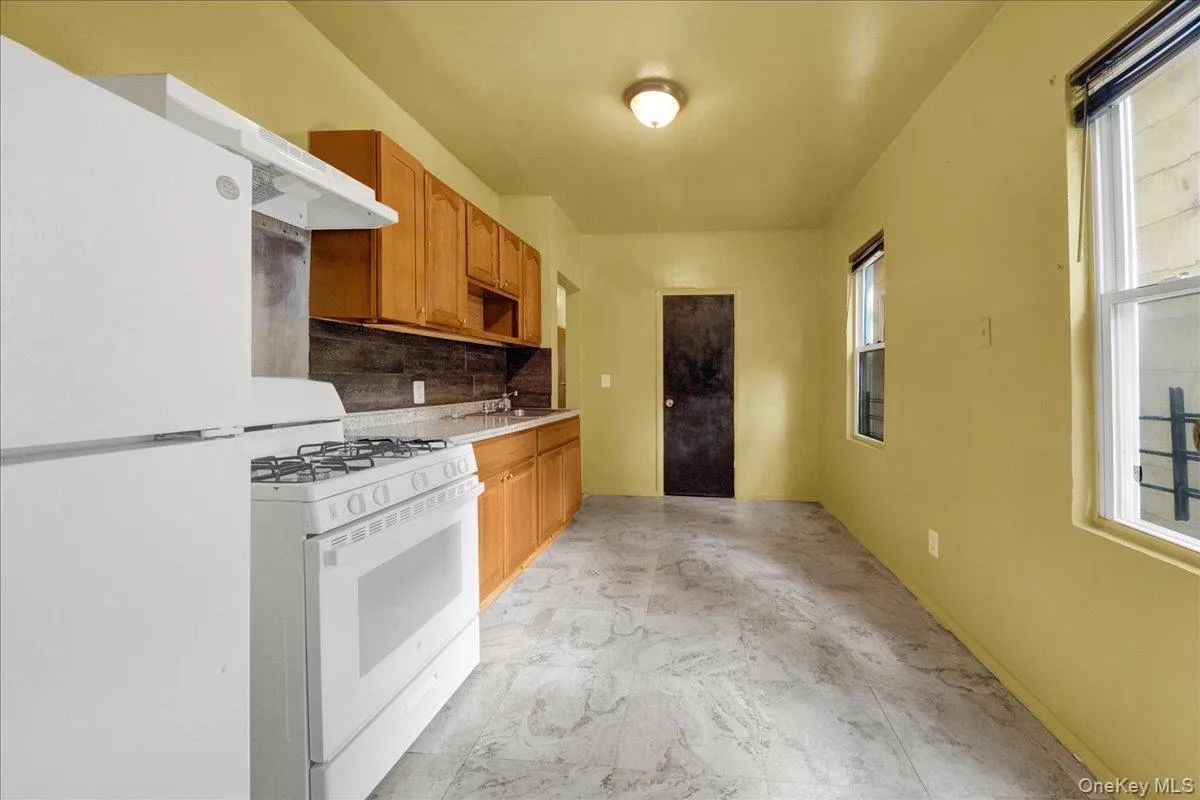89 Saratoga Avenue, Yonkers, NY, 4 Bedrooms Bedrooms, 5 Rooms Rooms,1 BathroomBathrooms,Residential Lease,For Rent,Saratoga,0,1032955 89 Saratoga Avenue, Yonkers, NY, 4 Bedrooms Bedrooms, 5 Rooms Rooms,1 BathroomBathrooms,Residential Lease,For Rent,Saratoga,0,1032955