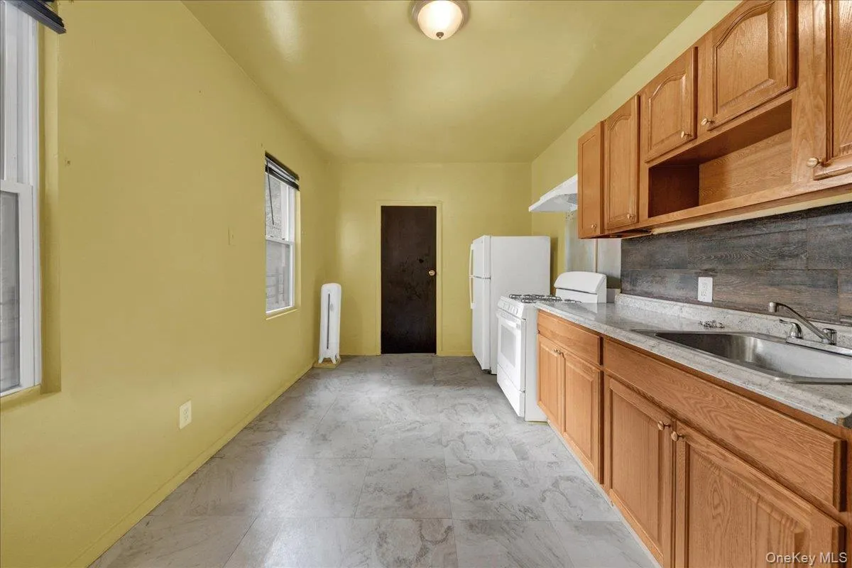 89 Saratoga Avenue, Yonkers, NY, 4 Bedrooms Bedrooms, 5 Rooms Rooms,1 BathroomBathrooms,Residential Lease,For Rent,Saratoga,0,1032955 89 Saratoga Avenue, Yonkers, NY, 4 Bedrooms Bedrooms, 5 Rooms Rooms,1 BathroomBathrooms,Residential Lease,For Rent,Saratoga,0,1032955