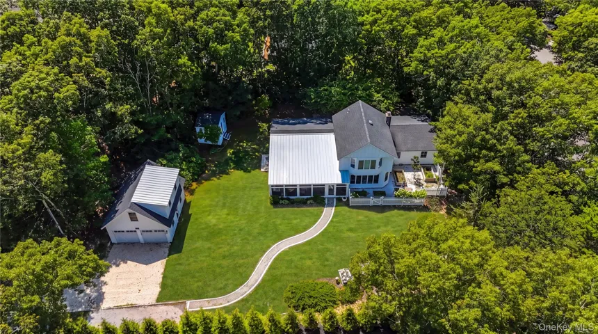 36 Breezy Drive, Southampton, New York 11963