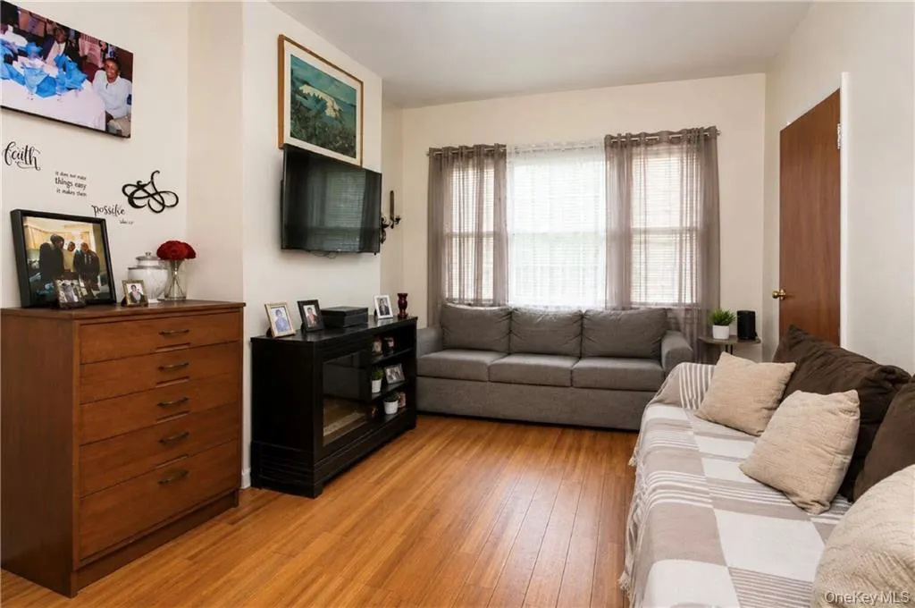 123 Milford Street, New York, NY, 3 Bedrooms Bedrooms, 6 Rooms Rooms,1 BathroomBathrooms,Residential,For Rent,Milford,0,1032959 123 Milford Street, New York, NY, 3 Bedrooms Bedrooms, 6 Rooms Rooms,1 BathroomBathrooms,Residential,For Rent,Milford,0,1032959