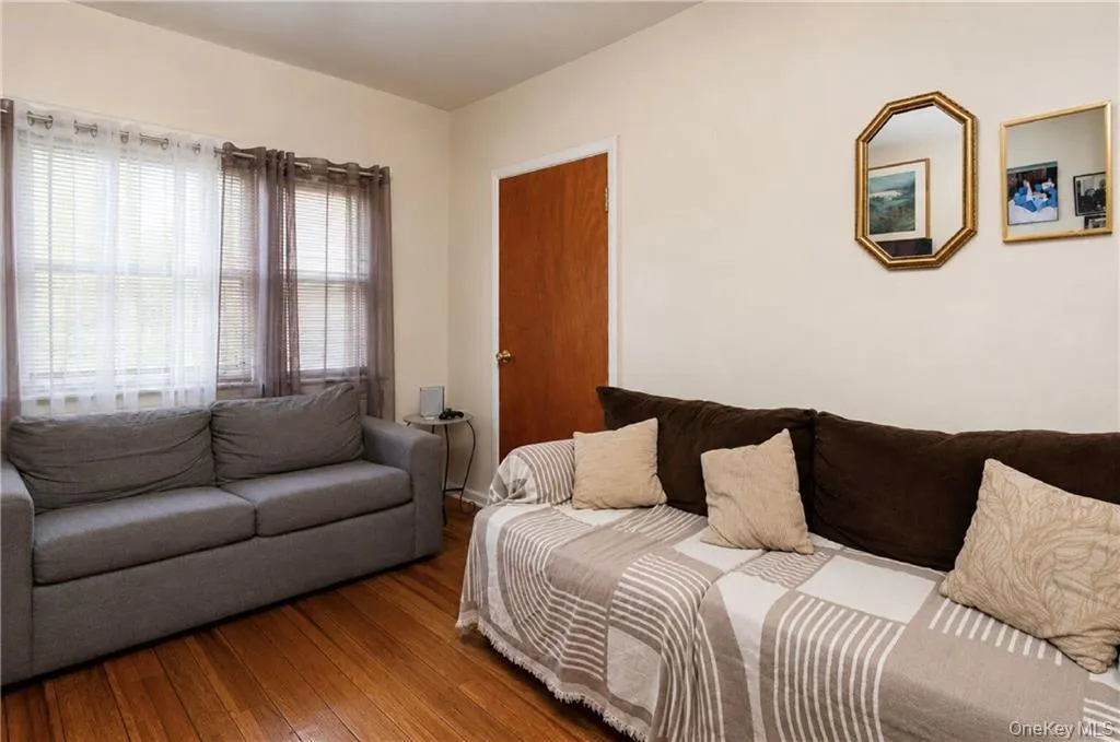 123 Milford Street, New York, NY, 3 Bedrooms Bedrooms, 6 Rooms Rooms,1 BathroomBathrooms,Residential,For Rent,Milford,0,1032959 123 Milford Street, New York, NY, 3 Bedrooms Bedrooms, 6 Rooms Rooms,1 BathroomBathrooms,Residential,For Rent,Milford,0,1032959