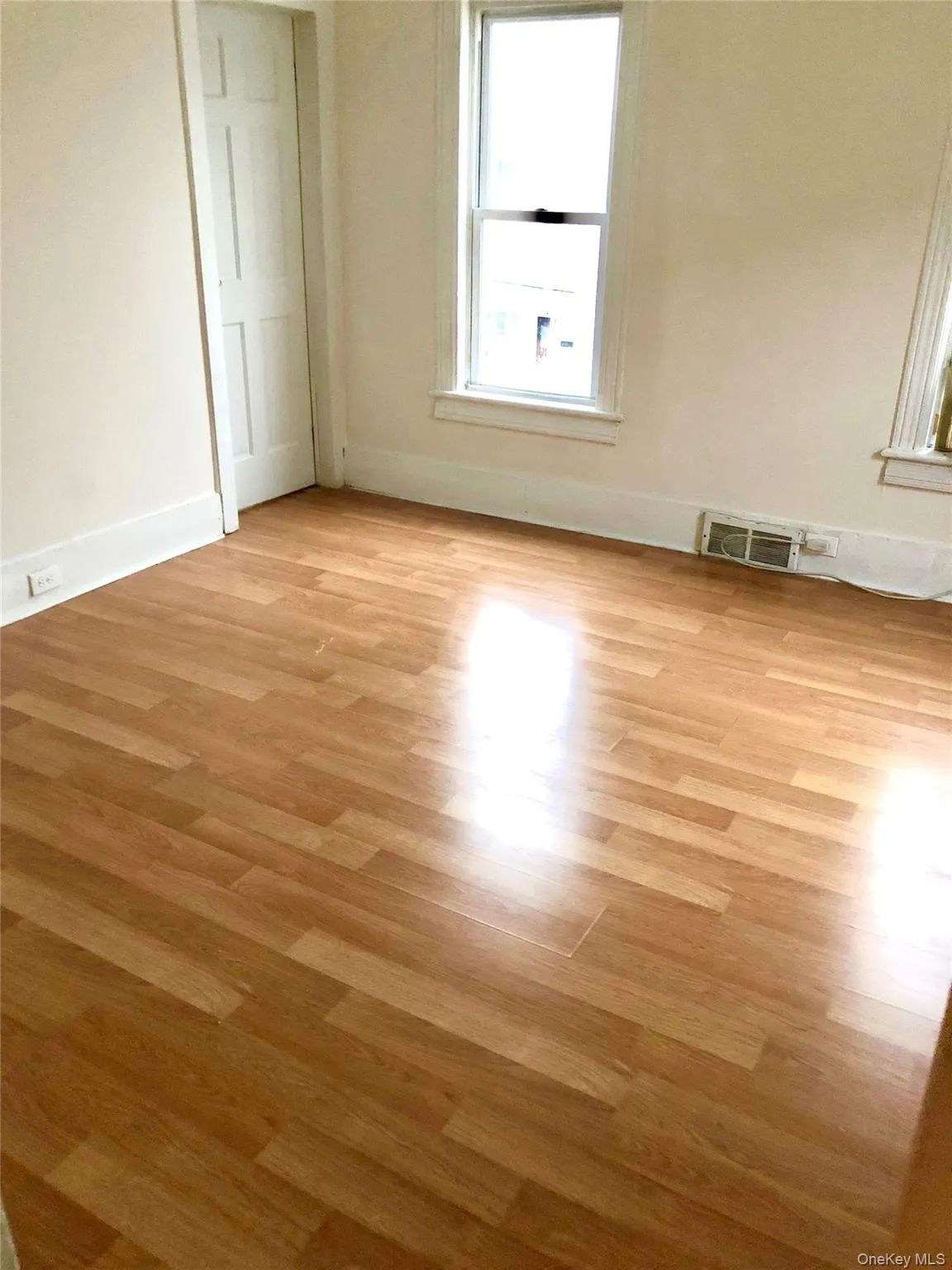 43 Broad Street, Middletown, NY, 2 Bedrooms Bedrooms, 5 Rooms Rooms,1 BathroomBathrooms,Residential Lease,For Rent,Broad,0,1032963 43 Broad Street, Middletown, NY, 2 Bedrooms Bedrooms, 5 Rooms Rooms,1 BathroomBathrooms,Residential Lease,For Rent,Broad,0,1032963