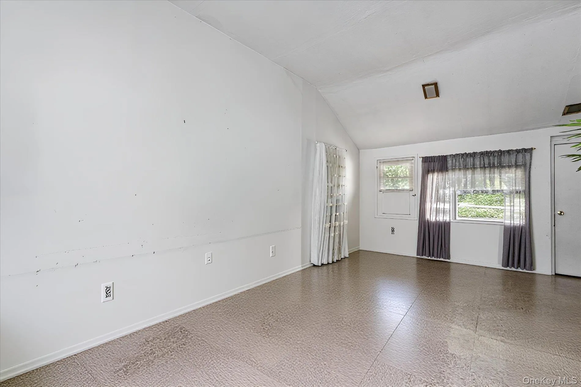 307 Old Country Road, Huntington, NY, 4 Bedrooms Bedrooms, 8 Rooms Rooms,2 BathroomsBathrooms,Residential,For Rent,Old Country,0,1032983 307 Old Country Road, Huntington, NY, 4 Bedrooms Bedrooms, 8 Rooms Rooms,2 BathroomsBathrooms,Residential,For Rent,Old Country,0,1032983