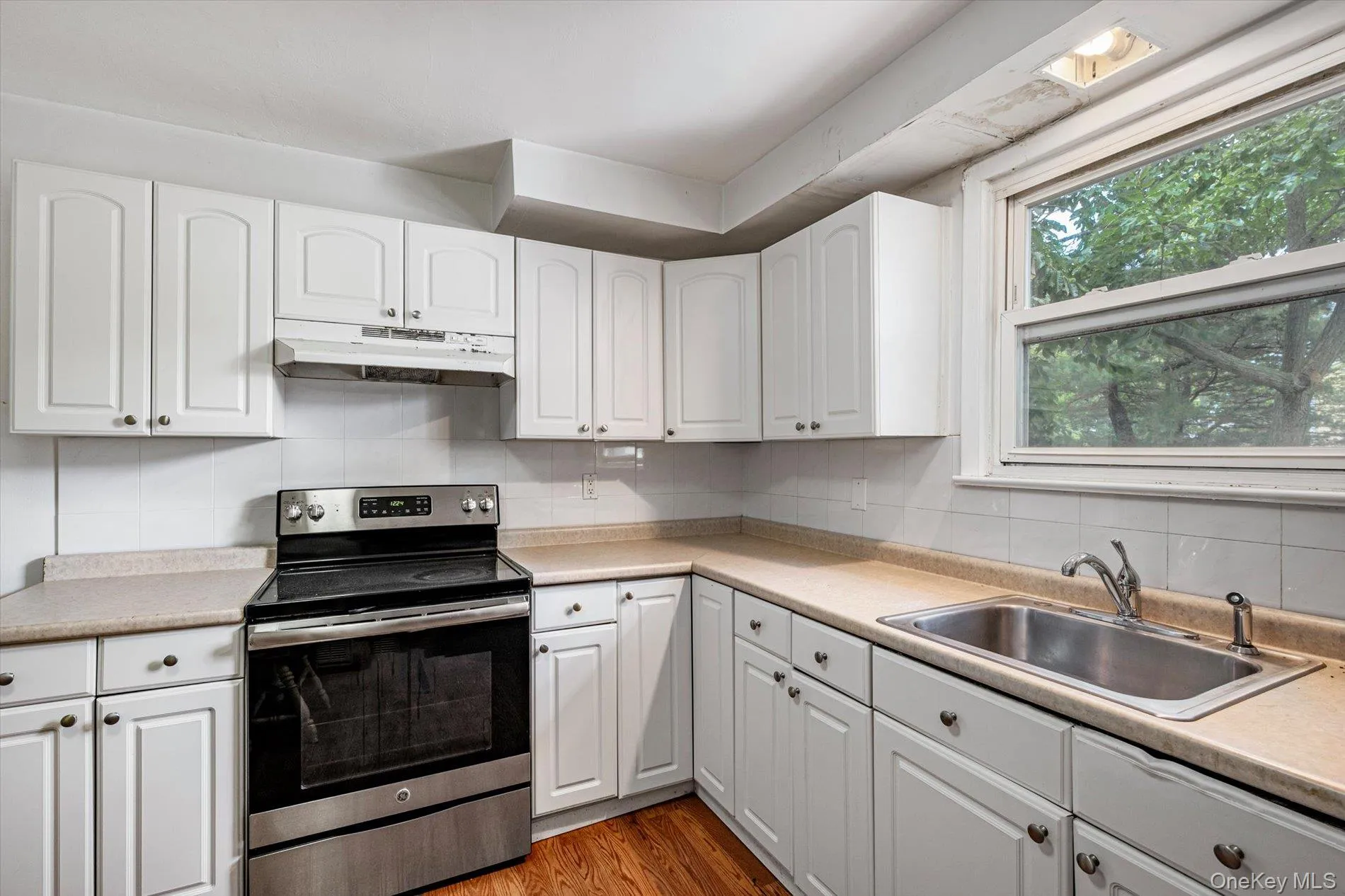 307 Old Country Road, Huntington, NY, 4 Bedrooms Bedrooms, 8 Rooms Rooms,2 BathroomsBathrooms,Residential,For Rent,Old Country,0,1032983 307 Old Country Road, Huntington, NY, 4 Bedrooms Bedrooms, 8 Rooms Rooms,2 BathroomsBathrooms,Residential,For Rent,Old Country,0,1032983
