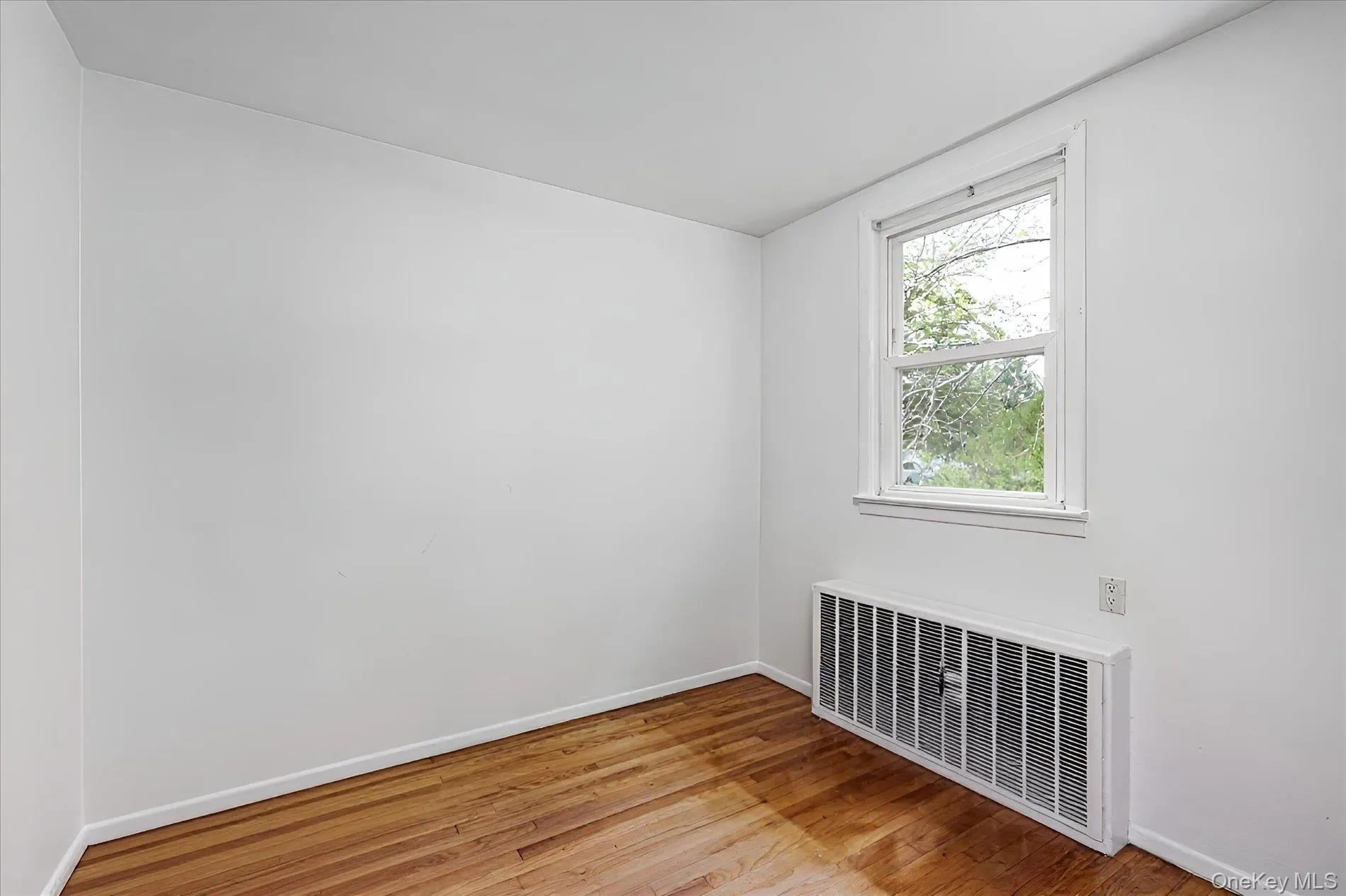 307 Old Country Road, Huntington, NY, 4 Bedrooms Bedrooms, 8 Rooms Rooms,2 BathroomsBathrooms,Residential,For Rent,Old Country,0,1032983 307 Old Country Road, Huntington, NY, 4 Bedrooms Bedrooms, 8 Rooms Rooms,2 BathroomsBathrooms,Residential,For Rent,Old Country,0,1032983