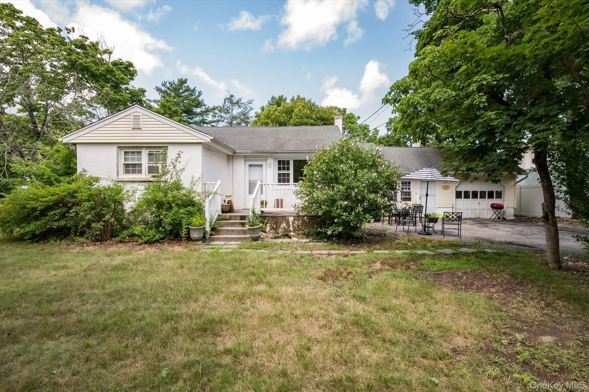 307 Old Country Road, Huntington, NY, 4 Bedrooms Bedrooms, 8 Rooms Rooms,2 BathroomsBathrooms,Residential,For Rent,Old Country,0,1032983 307 Old Country Road, Huntington, NY, 4 Bedrooms Bedrooms, 8 Rooms Rooms,2 BathroomsBathrooms,Residential,For Rent,Old Country,0,1032983