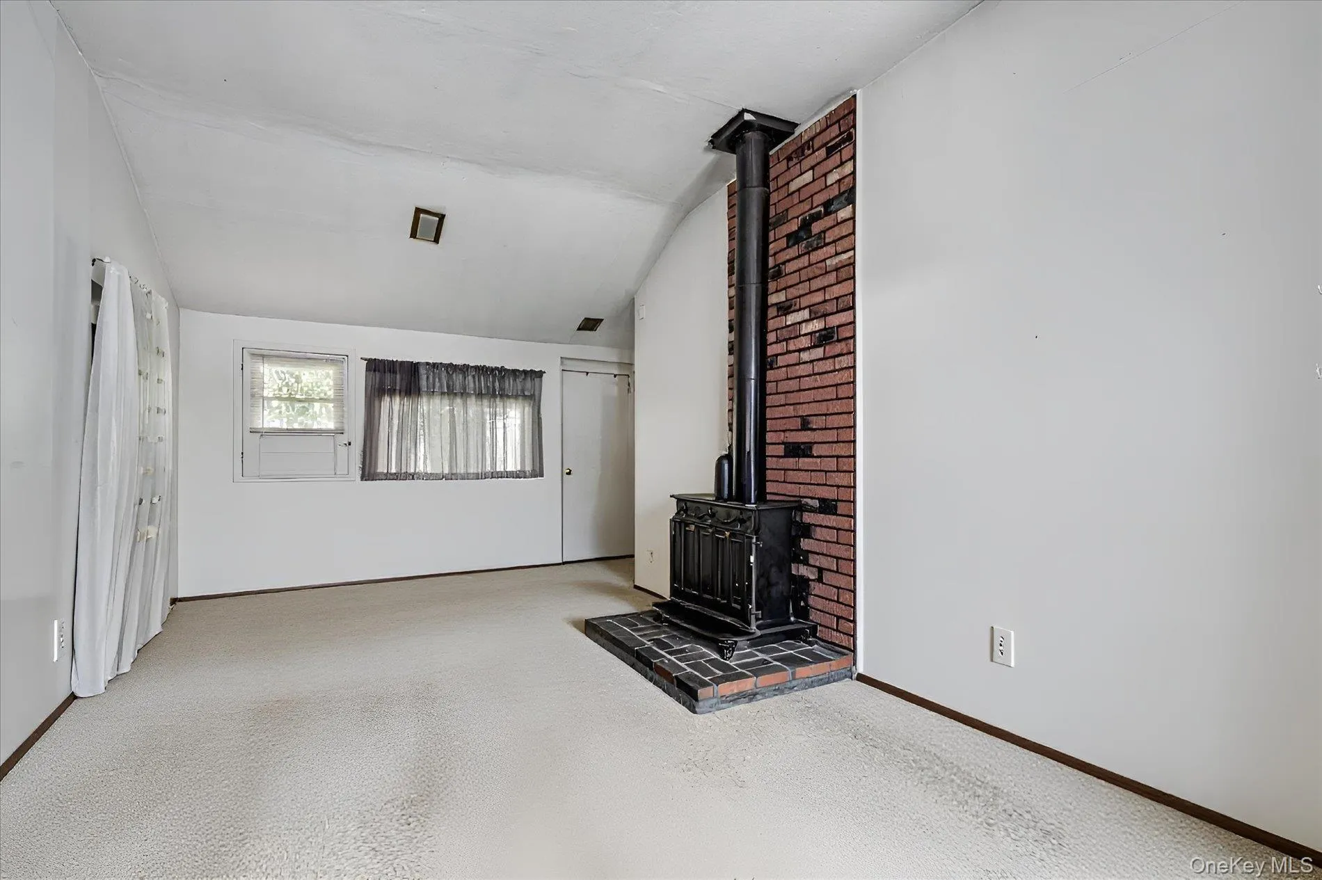 307 Old Country Road, Huntington, NY, 4 Bedrooms Bedrooms, 8 Rooms Rooms,2 BathroomsBathrooms,Residential,For Rent,Old Country,0,1032983 307 Old Country Road, Huntington, NY, 4 Bedrooms Bedrooms, 8 Rooms Rooms,2 BathroomsBathrooms,Residential,For Rent,Old Country,0,1032983
