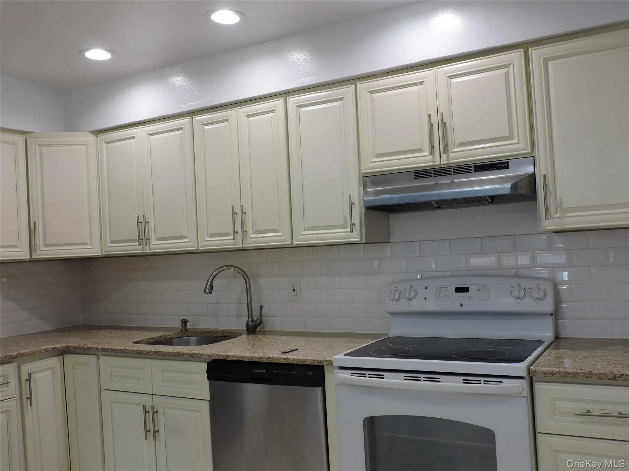 134-46 161st Street, New York, NY, 3 Bedrooms Bedrooms, 6 Rooms Rooms,2 BathroomsBathrooms,Residential Lease,For Rent,161st,0,1032989 134-46 161st Street, New York, NY, 3 Bedrooms Bedrooms, 6 Rooms Rooms,2 BathroomsBathrooms,Residential Lease,For Rent,161st,0,1032989