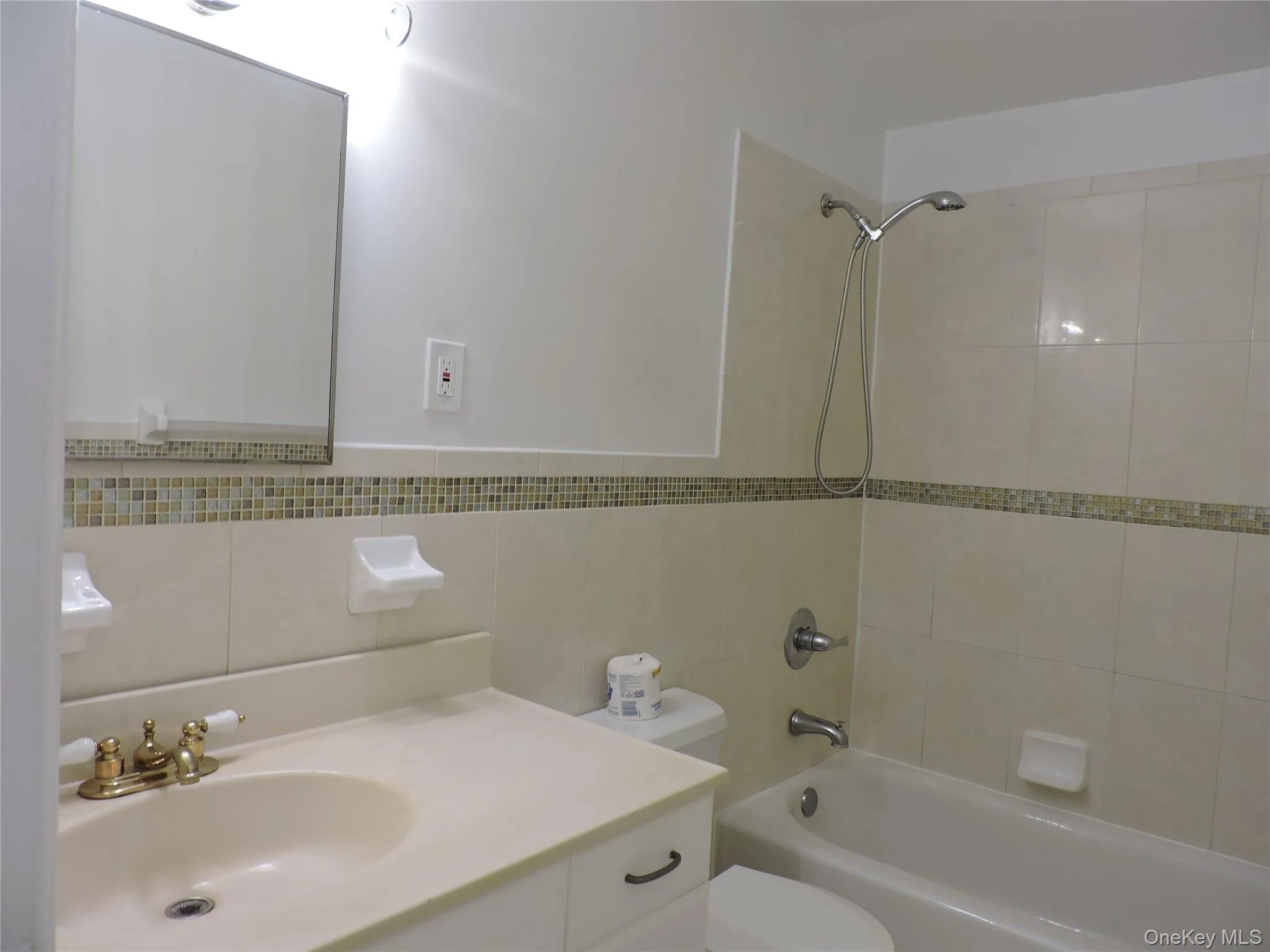 134-46 161st Street, New York, NY, 3 Bedrooms Bedrooms, 6 Rooms Rooms,2 BathroomsBathrooms,Residential Lease,For Rent,161st,0,1032989 134-46 161st Street, New York, NY, 3 Bedrooms Bedrooms, 6 Rooms Rooms,2 BathroomsBathrooms,Residential Lease,For Rent,161st,0,1032989