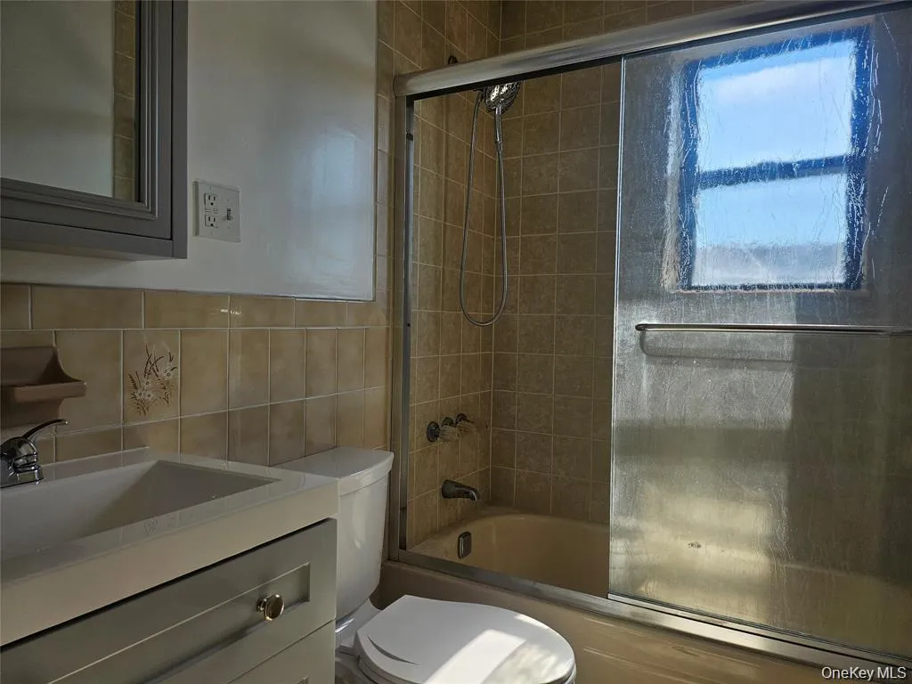 39-22 211th Street, New York, NY, 4 Bedroom Bedrooms, 7 Room Rooms,2 BathroomBathrooms,Residential Lease,For Rent,211th,0,1032994 39-22 211th Street, New York, NY, 4 Bedroom Bedrooms, 7 Room Rooms,2 BathroomBathrooms,Residential Lease,For Rent,211th,0,1032994