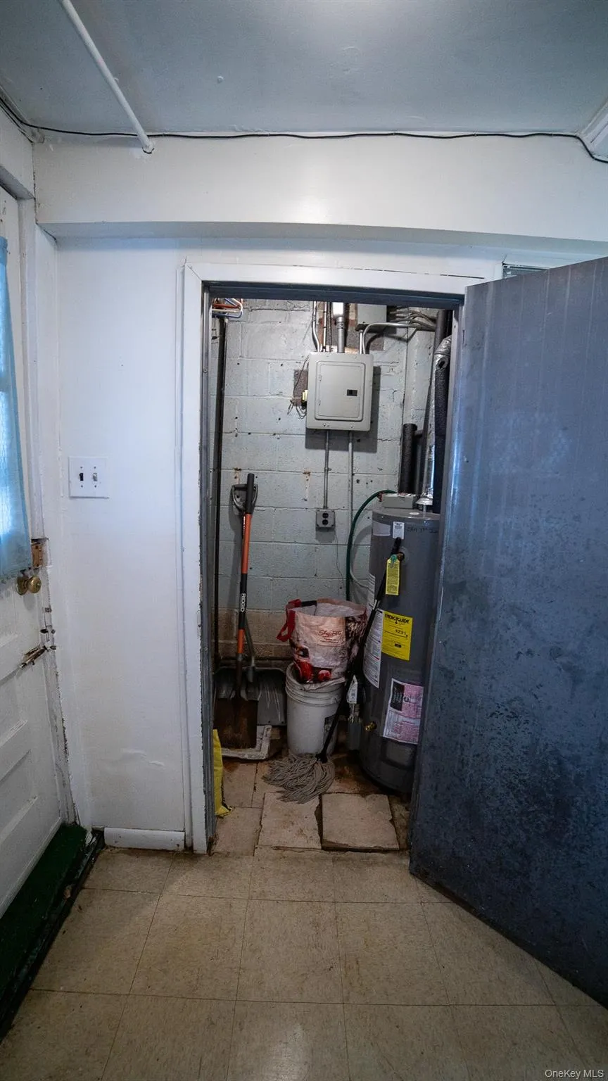 3830 Barnes Avenue, New York, NY, 4 Bedrooms Bedrooms, 7 Rooms Rooms,2 BathroomsBathrooms,Residential,For Rent,Barnes,0,1033008 3830 Barnes Avenue, New York, NY, 4 Bedrooms Bedrooms, 7 Rooms Rooms,2 BathroomsBathrooms,Residential,For Rent,Barnes,0,1033008