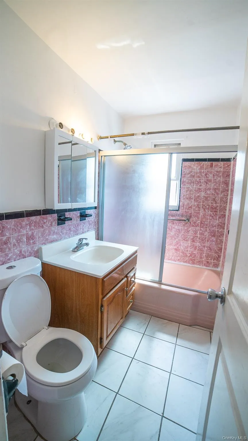 3830 Barnes Avenue, New York, NY, 4 Bedrooms Bedrooms, 7 Rooms Rooms,2 BathroomsBathrooms,Residential,For Rent,Barnes,0,1033008 3830 Barnes Avenue, New York, NY, 4 Bedrooms Bedrooms, 7 Rooms Rooms,2 BathroomsBathrooms,Residential,For Rent,Barnes,0,1033008