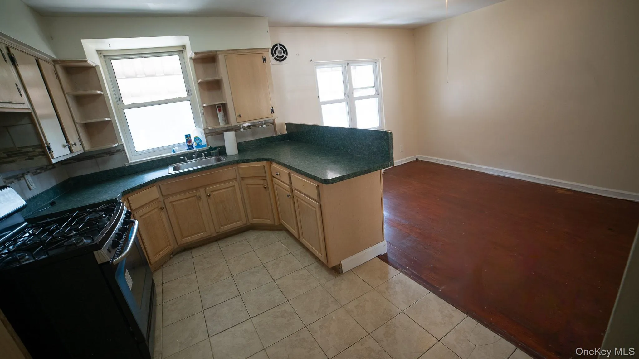 3830 Barnes Avenue, New York, NY, 4 Bedrooms Bedrooms, 7 Rooms Rooms,2 BathroomsBathrooms,Residential,For Rent,Barnes,0,1033008 3830 Barnes Avenue, New York, NY, 4 Bedrooms Bedrooms, 7 Rooms Rooms,2 BathroomsBathrooms,Residential,For Rent,Barnes,0,1033008