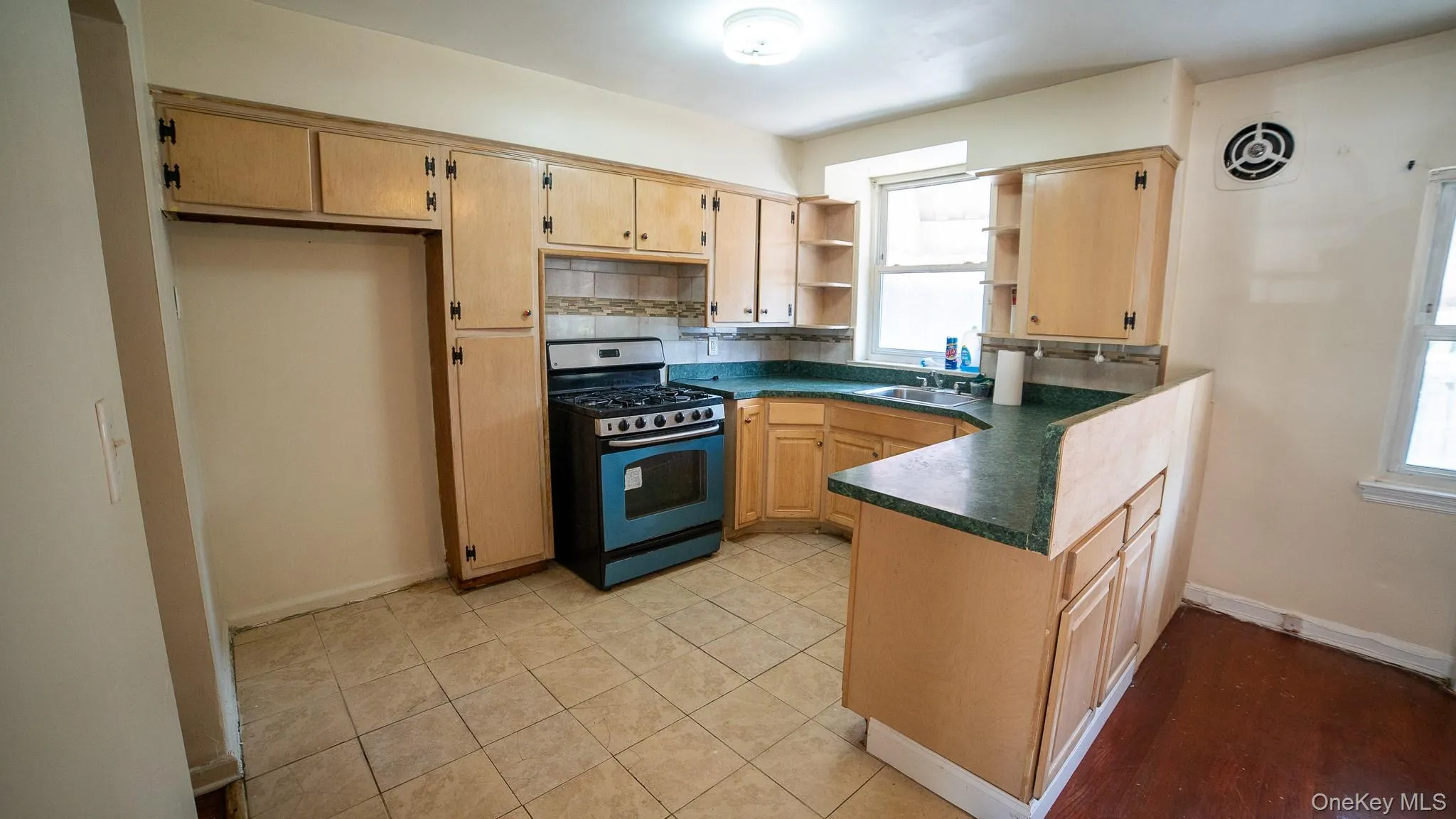 3830 Barnes Avenue, New York, NY, 4 Bedrooms Bedrooms, 7 Rooms Rooms,2 BathroomsBathrooms,Residential,For Rent,Barnes,0,1033008 3830 Barnes Avenue, New York, NY, 4 Bedrooms Bedrooms, 7 Rooms Rooms,2 BathroomsBathrooms,Residential,For Rent,Barnes,0,1033008