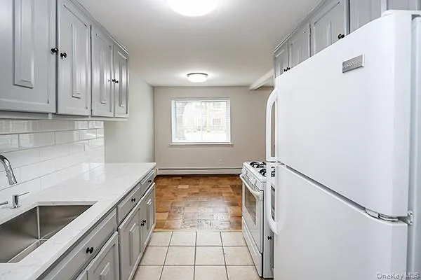 178 Jervis Avenue, Babylon, NY, 1 Bedroom Bedrooms, 4 Rooms Rooms,1 BathroomBathrooms,Residential Lease,For Rent,Jervis,0,1033016 178 Jervis Avenue, Babylon, NY, 1 Bedroom Bedrooms, 4 Rooms Rooms,1 BathroomBathrooms,Residential Lease,For Rent,Jervis,0,1033016